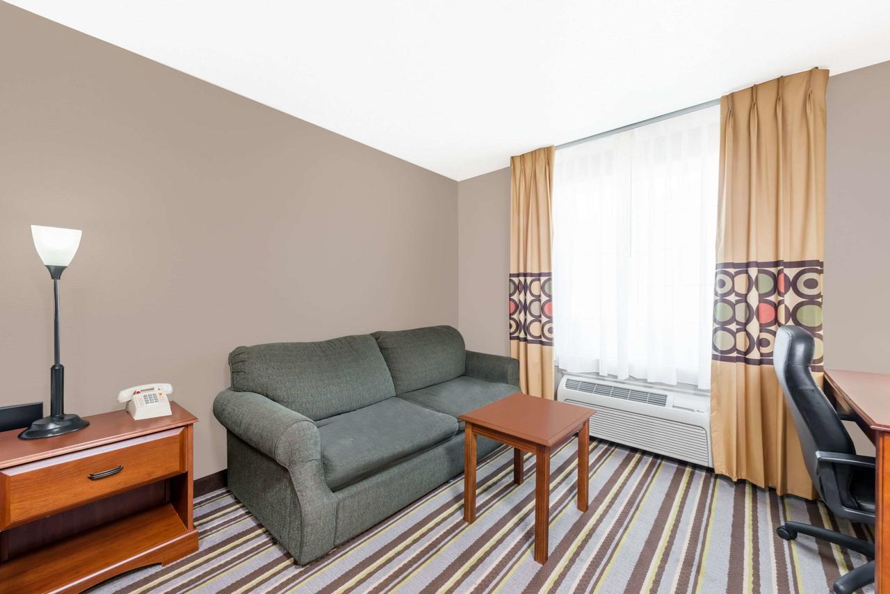 Super 8 By Wyndham Bolivar Esterno foto